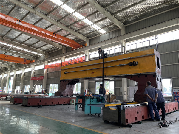 数控钻在工业制造中的重要性与作用—山东三森数控厂家